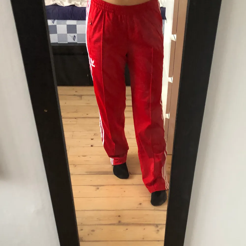 Adidas tracksuit pants. Köparen står för eventuell frakt. 🌸. Jeans & Byxor.