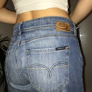 Baggy jeans - Så så så fina vida lågmidjade baggy jeans som tyvärr är för långa för mig som är 160:( Passa på!😼