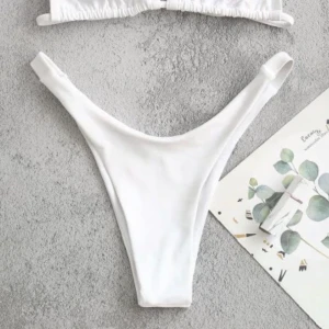 Bikiniunderdel från Zaful - Jättesnygg bikiniunderdel men kommer tyvärr inte komma till användning hos mig. Aldrig använd och hygienskyddet kvar. Pris inklusive frakt🤍