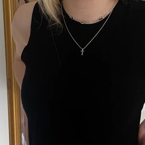 Svart linne - Jätteskönt snyggt svart linne. Passar S. 