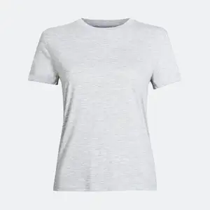 säljer denna basic t-shirt ifrån bikbok i storleken S (den ser lite större ut på bilden)