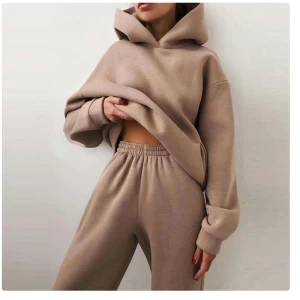 Mjukisset - Huvtröja + mjukisbyxor. HELT OANVÄNT. För liten storlek för mig då byxorna var för korta.. Kan skicka fler bilder vid intresse. Ord pris 760kr Vorola.        EDIT: I och med stor efterfrågan så säljer jag nu båda för 300kr och frakt ingår då :) 