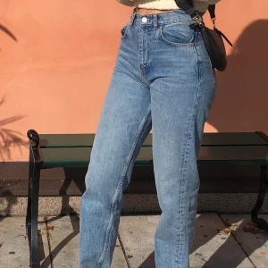 Raka jeans - Säljer dessa skitsnygga jeans från Gina tricot då dom tyvärr har blivit för små. Storlek 36 och köptes för 600kr (tror dom är slutsålda eller inte säljs längre då jag köpte dom för ganska länge sen och hittar dom inte på hemsidan) om fler är intresserad så buda!😊💕