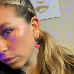 Örhängen  - Hur nice?? 💖 älskarrrr dessa känner mig 2x coolare med de på😋😋😋