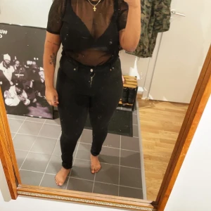 T-shirt - Skir tshirt i gott skick från Gina Tricot. Strl S. 85 kr + frakt tillkommer. 🌸