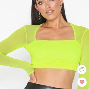 Neon topp - Super cool neongul topp med öppen rygg endast använd 1 gång köpt för 300 säljer för 120