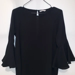 Topp - Topp från Only i stl. 36! Finns i centrala Uddevalla annars står köparen för frakt.