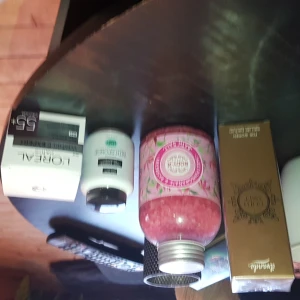 Loréal, Nail polich, bad salt, parfym - Helt nya fick i julklapp. 