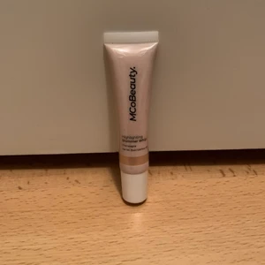 Flytande highlighter - Champange  - Oanvänd flytande highlighter i en champange färg.