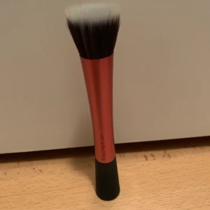 Stippling brush - Real techniques  - Knappt använd sminkborste från Real techniques.