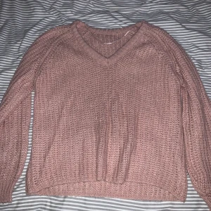 Stickad tröja strl S - Stickad tröja i strl S från Lager 157.