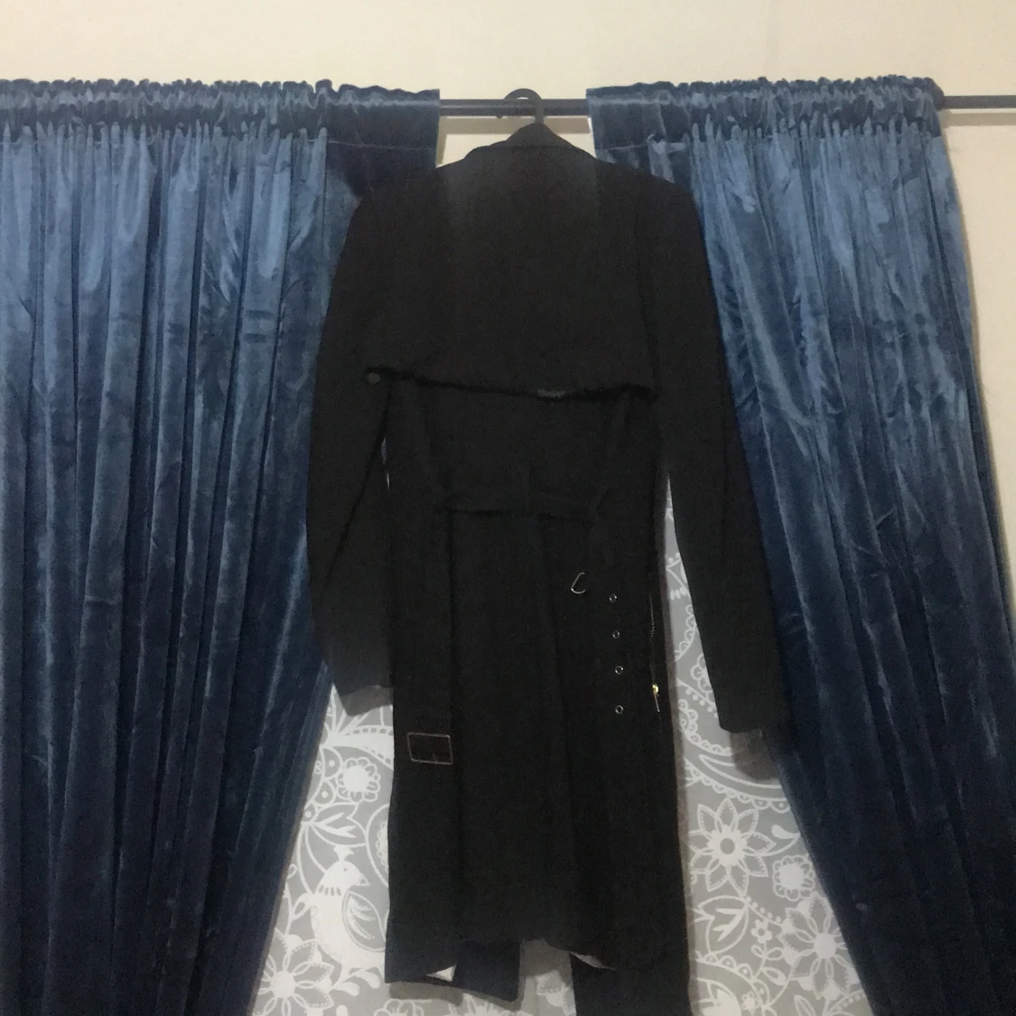 Vår/höst kappa i svart tyg - 90