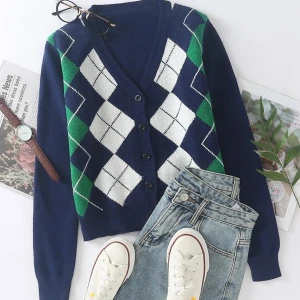 Rutig kofta - Säljer denna rutiga kofta i bra skick, köpte den på Shein i somras😋⚡️⚡️ Buda i kommentarerna