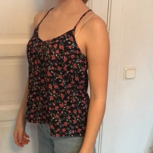 Söt hollister sommartopp - Fint skick, andvönd ett par gånger 