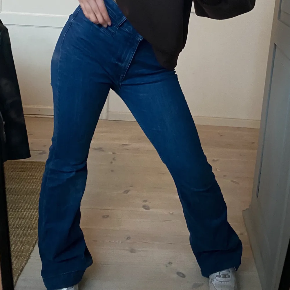 Supersnygga Jeans köpa på lindex, storlek 38 men passar mig bra som oftast har 36! . Jeans & Byxor.