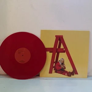 Lpl skiva  - Från urban outfitters aldrig använd då jag inte lyssnar på billie eillish! Kan ha som dekoration på väggen eller lyssna om man har spelare💕