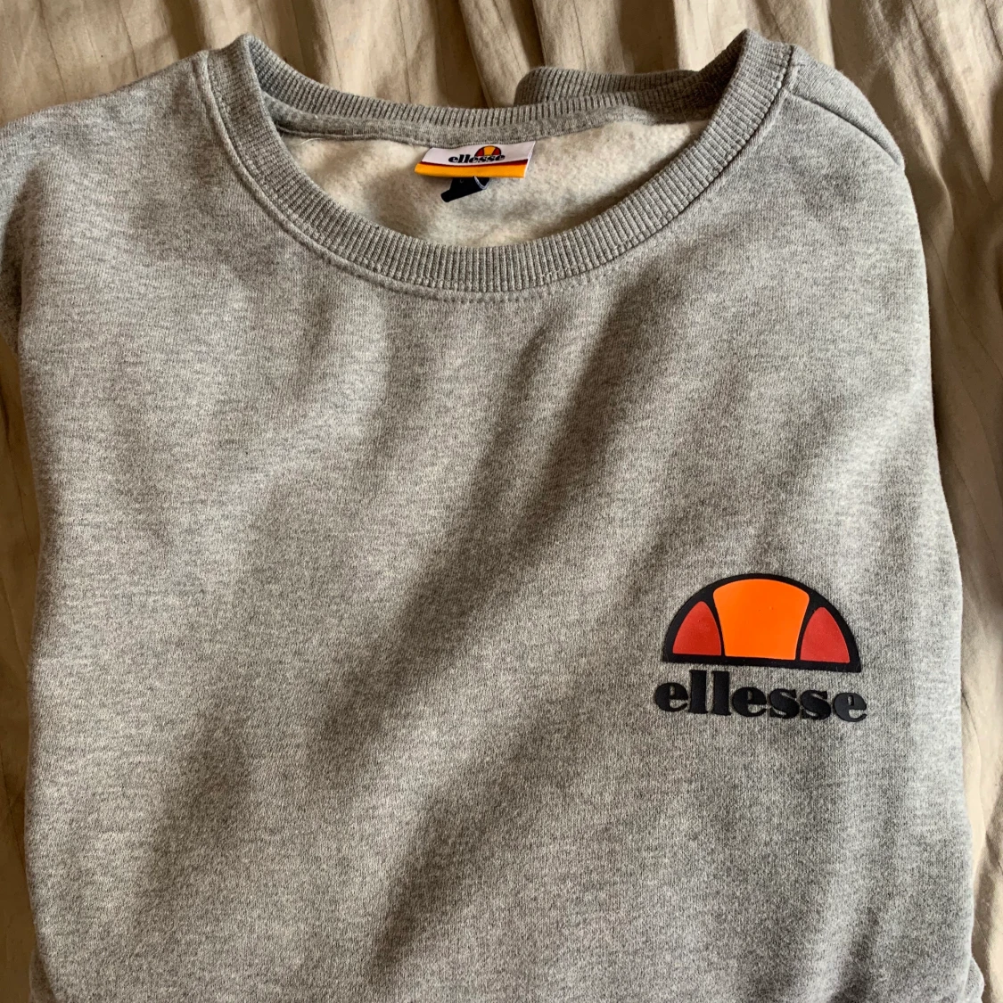 Oanvänd Ellesse sweatshirt