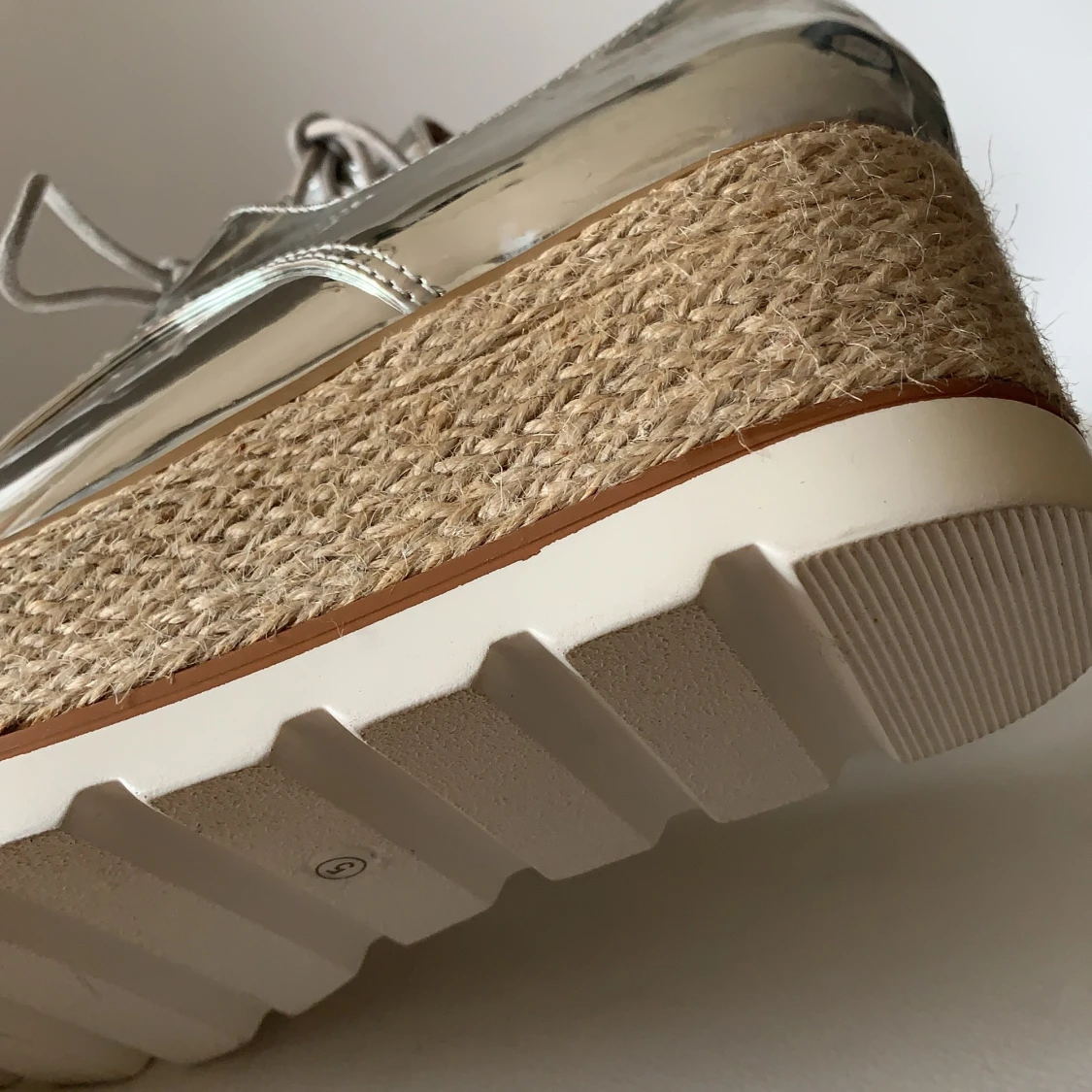 Helt nya Silver sneakers från missguided - 91