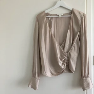 Blus strl S - Helt oanvänd blus från HM
