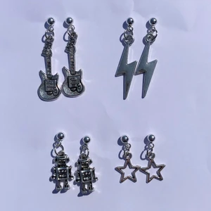 Handgjorda örhängen  - Säljer dessa supersöta örhängen som jag har gjort själv!!:) Ett par kostar 59+11kr frakt. Har endast några få av varje så det är först till kvarn:) Vid köp av flera par är frakten 11kr totalt. BLIXTARNA, GITTARERNA OCH STJÄRNORNA SLUTSÅLDA!!