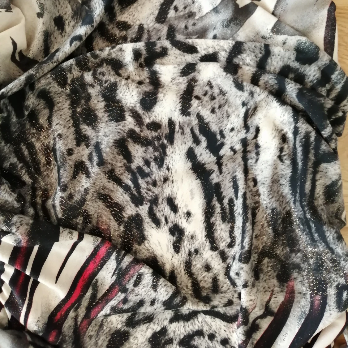 Skimrande bodyconklänning  - 2