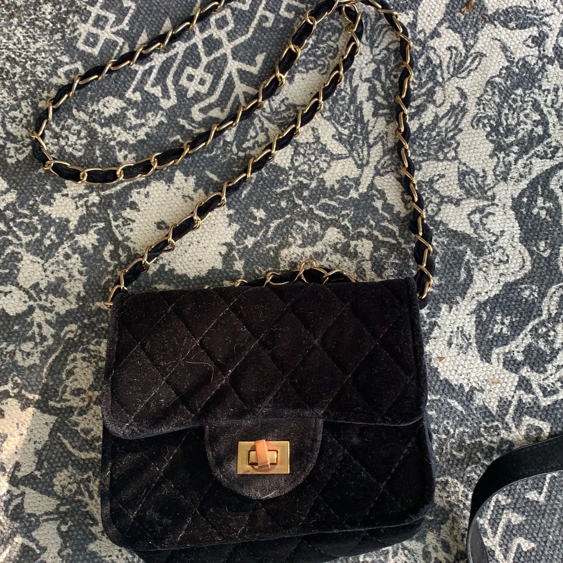 En samets väska från ur och Penn 