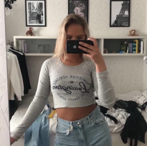 Tröja - Långarmad grå tröja från lexington! Knappt använd, nypris 900kr! Budgivning gäller!                        Köparen står för frakt! 