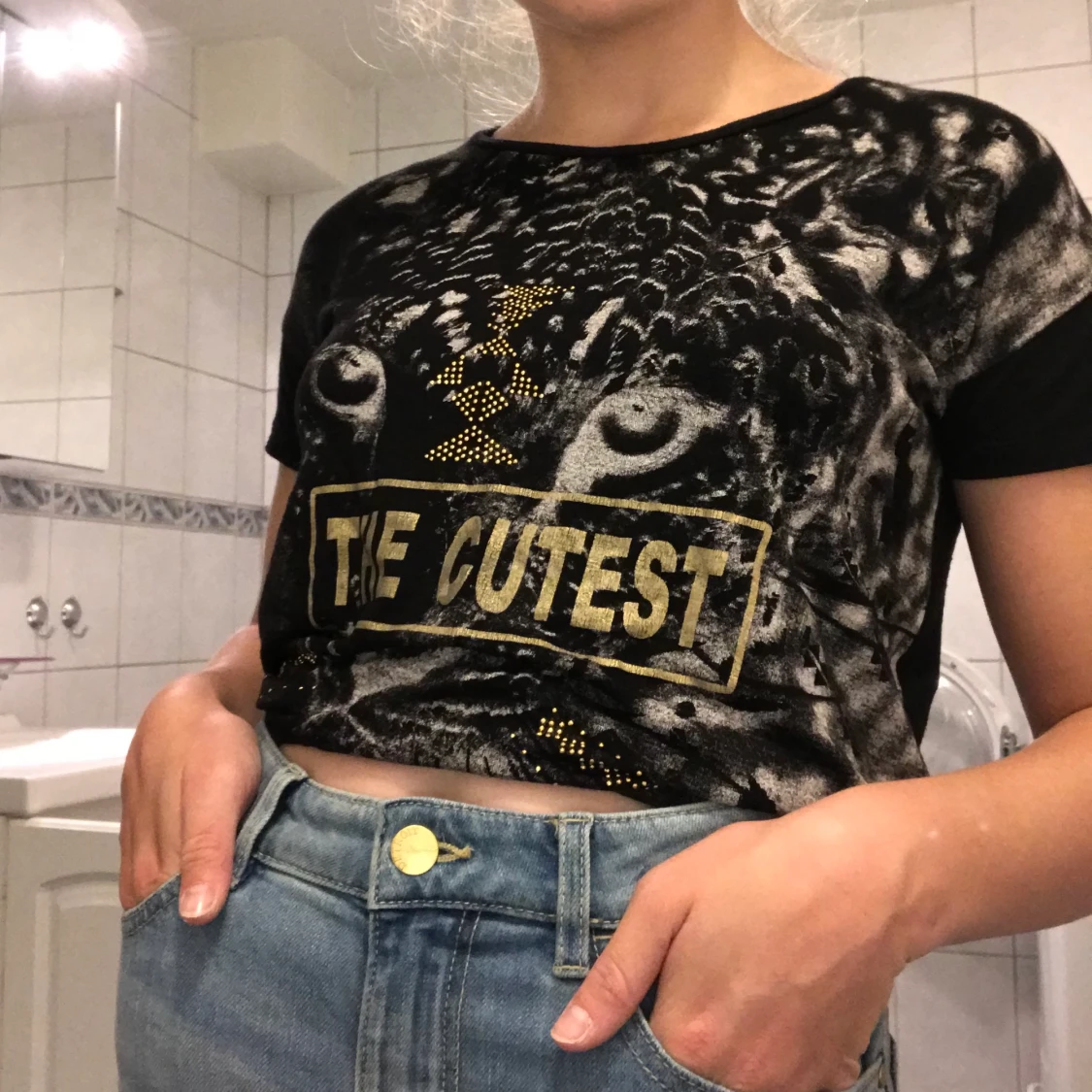 Guldig o svart t-shirt