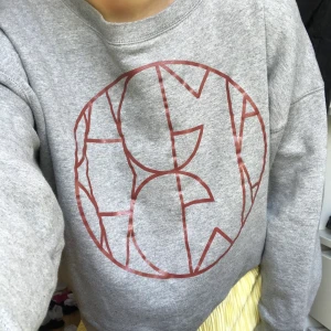 Tröja från Dagmar - Världens mysigaste tröja från Dagmar😍 den är så mjuk och verkligen hur skön som helst