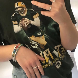 Vintage t-shirt - En skitsnygg t-shirt från Beyond retro som jag köpte för ett tag sedan. Säljer då den inte kommer till användning. Köparen står för frakten!