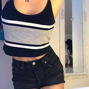 BRANDY MELVILLE tanktop! - Supergullig och trendig tanktop från Brandy Melville! Använts ett par gånger men är i perfekt skick! Jag skulle säga den passar XS, S och även M 🥰 :P