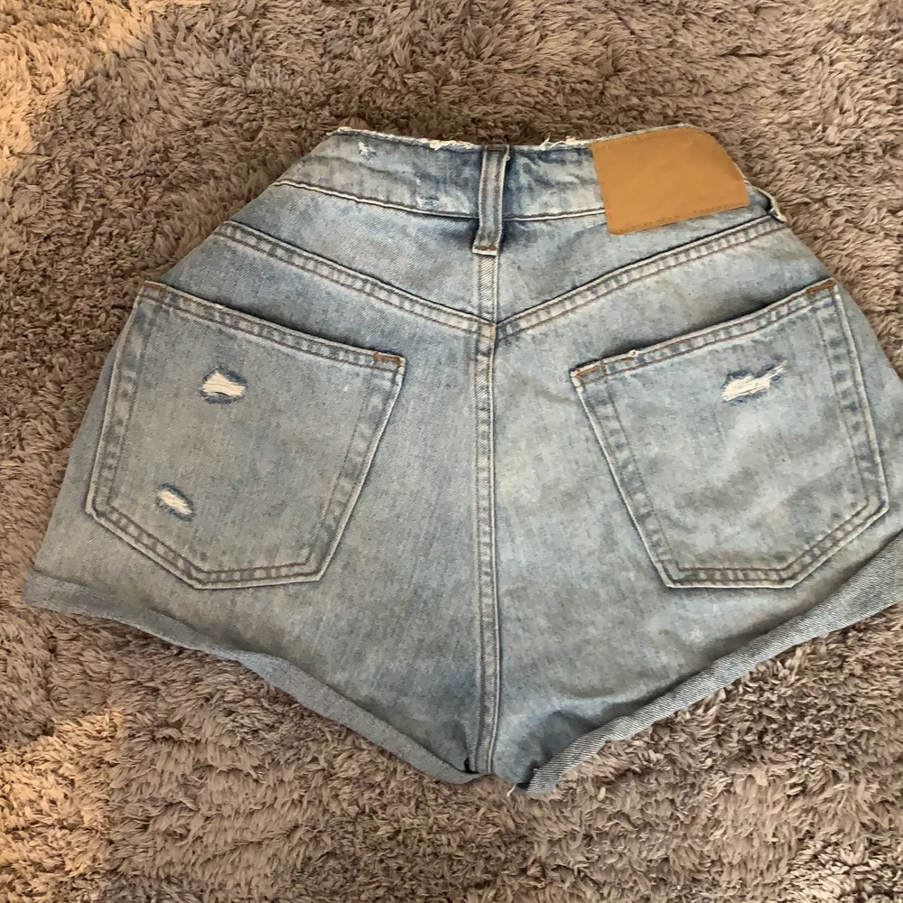 Barely used shorts, they are from H&M and they are in perfect state ( same as when they where bought ). Mom jean shorts with usable pockets. Shorts.