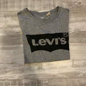 Fin Levi’s t shirt (äkta) frakt 42kr❤️