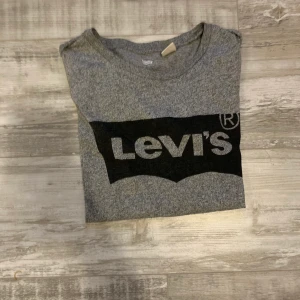 Levis  - Fin Levi’s t shirt (äkta) frakt 42kr❤️