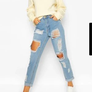 Jeans från Boohoo i storlek s/m - Aldrig använda byxor från boohoo. Frakt 66kr