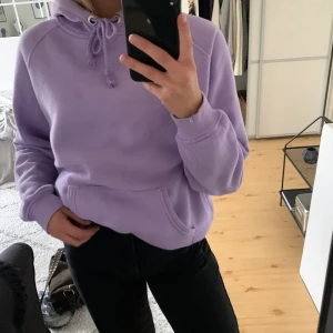 Hoodie ifrån bikbok - En använd hoodie ifrån bikbok i en härlig ljuslila färg💜