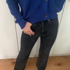 Jeans  - Svart/mörkgråa jeans från weekday. Modell mile storlek 34-36. Säljer för 270 + frakt. 