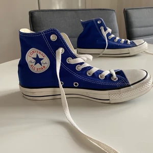 Convers  - Säljer mina fina Converse, pga att det inte kommer till användning. Skona är nästan helt oanvända, använda ungefär 1 gång. Säljer det för 300kr men om det är fler som är intresserad så blir det budgivning. 300kr + frakt