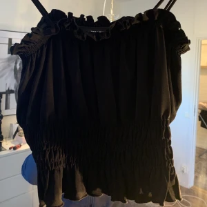 Linne - Nytt Kortare  linne i stl S 