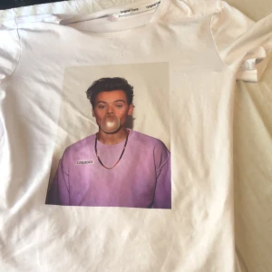 Harry styles tröja - Inte använd, tycker inte om att det är tight så säljer dne istället