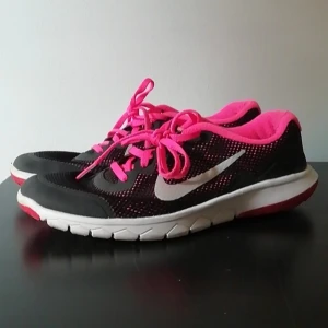 Skor - Bra skick, storlek 37, kan mötas runt St Eriksplan annars står köparen för frakt:) 