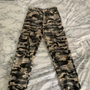 byxor från madlady storlerk S  - Använda ett fåtal gånger bra passform man får fina former vilken form man än har💕