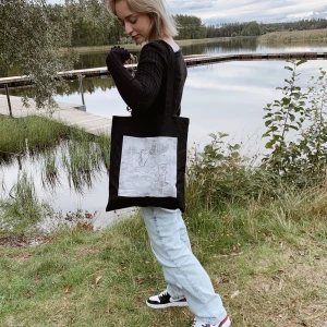 Tygväska  - 🦋 Driver ett företag där jag säljer tygväskor                💗169 kr st.                                                                      💌 3-5 dagar frakt.                                                   Frakt: 33kr, spårbart 49kr.                            Instagram: @femme.sweden