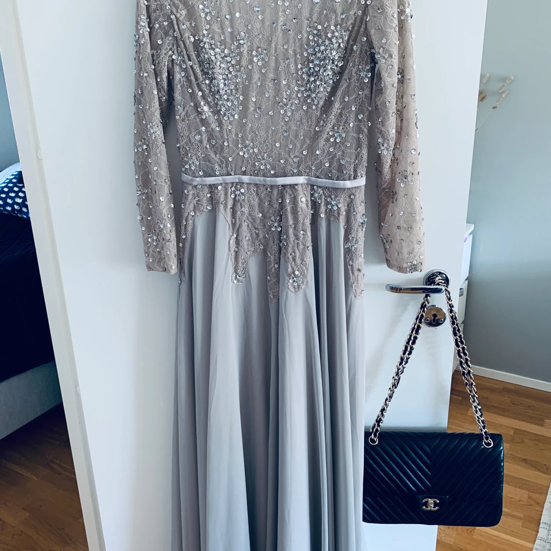 Vacker balklänning med öppen rygg!  - 90