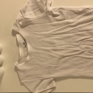 hollister t-shirt - never worn was too small. will most definitely iron first, bought for 30 