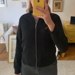 Jacket- Zara - Knappt använd! Passar till ALLT!