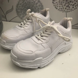 Chunky sneakers - Chunky sneakers från Nelly i storlek 38. Använda en gång. Säljer pga fel storlek. Köpare betalar frakt.