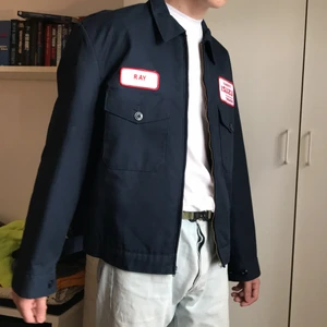 Vintage jacka  - (Herrkläder) Vintage jacka i fint skick köpt på Beyond Retro i Stockholm. Står ingen storlek men sitter som en storlek M. Frakt tillkommer