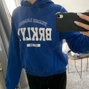 Säljer denna hoodie för använder inte den så offta längre men den är fortfarande bra kvalite på!💞