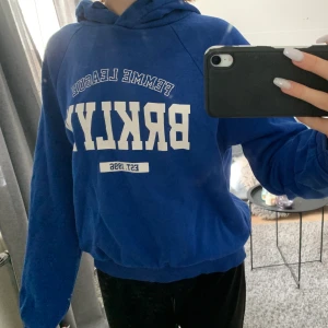 Hoodie - Säljer denna hoodie för använder inte den så offta längre men den är fortfarande bra kvalite på!💞